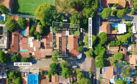 Terreno 809 m² sobre Augusto Roa Bastos con casa a reciclar, Asunción
